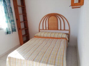 3 bedrooms, iron/ironing board, bed sheets
