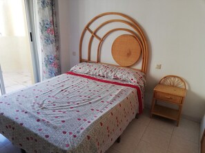 3 habitaciones, tabla de planchar con plancha y ropa de cama 