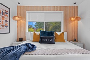 4 bedrooms, iron/ironing board, free WiFi, bed sheets - Tidal Daze! Pool, Putting Green and Beach Walk! (Holmes Beach)