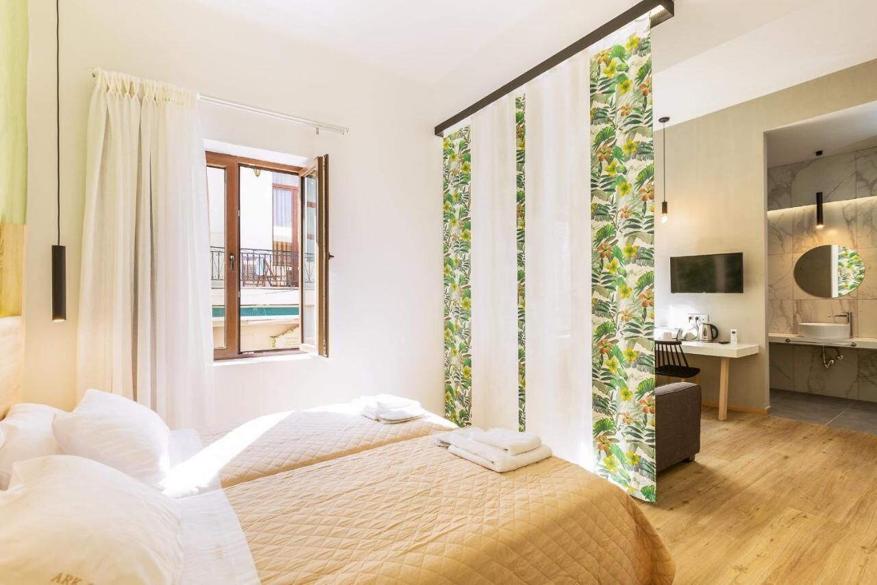 1 bedroom, hypo-allergenic bedding, pillowtop beds, desk