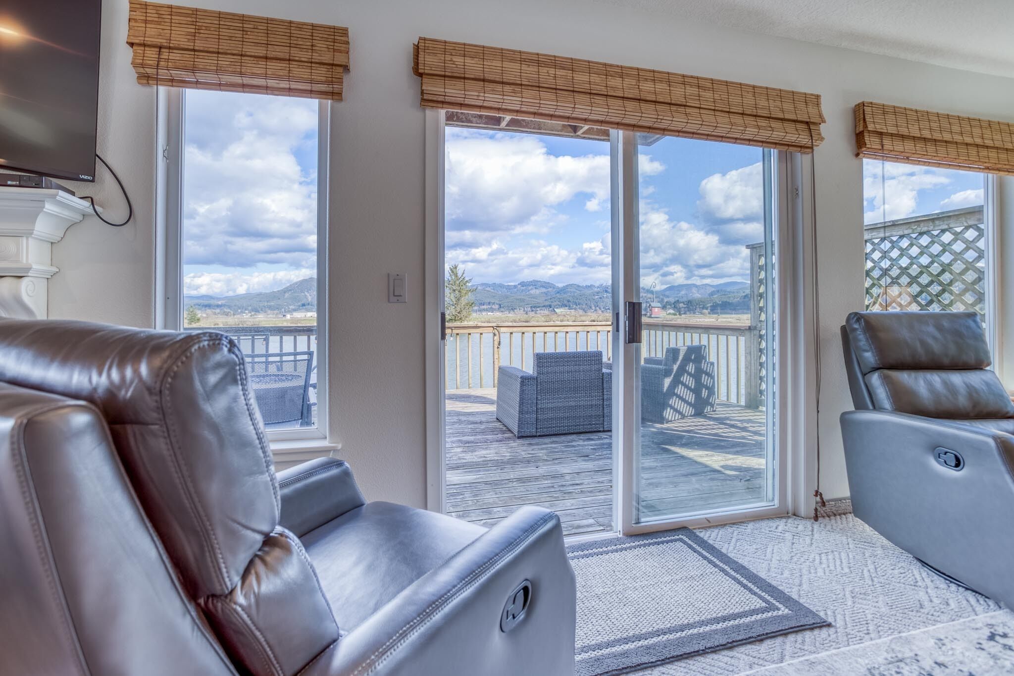 Nehalem Riverfront Home has Private Dock, Ten Minutes to the Beach in Manzanita!