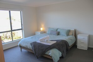 4 bedrooms, WiFi - Sail Away - Great Entertainer (Robe)