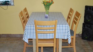 House (Holiday home Dobrotin) | In-room dining