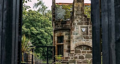 Spacious South Lodge with Hot Tub Balloch