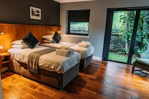4 dormitorios, tabla de planchar con plancha, cuna de viaje y wifi