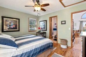 4 habitaciones, tabla de planchar con plancha, wifi y ropa de cama 