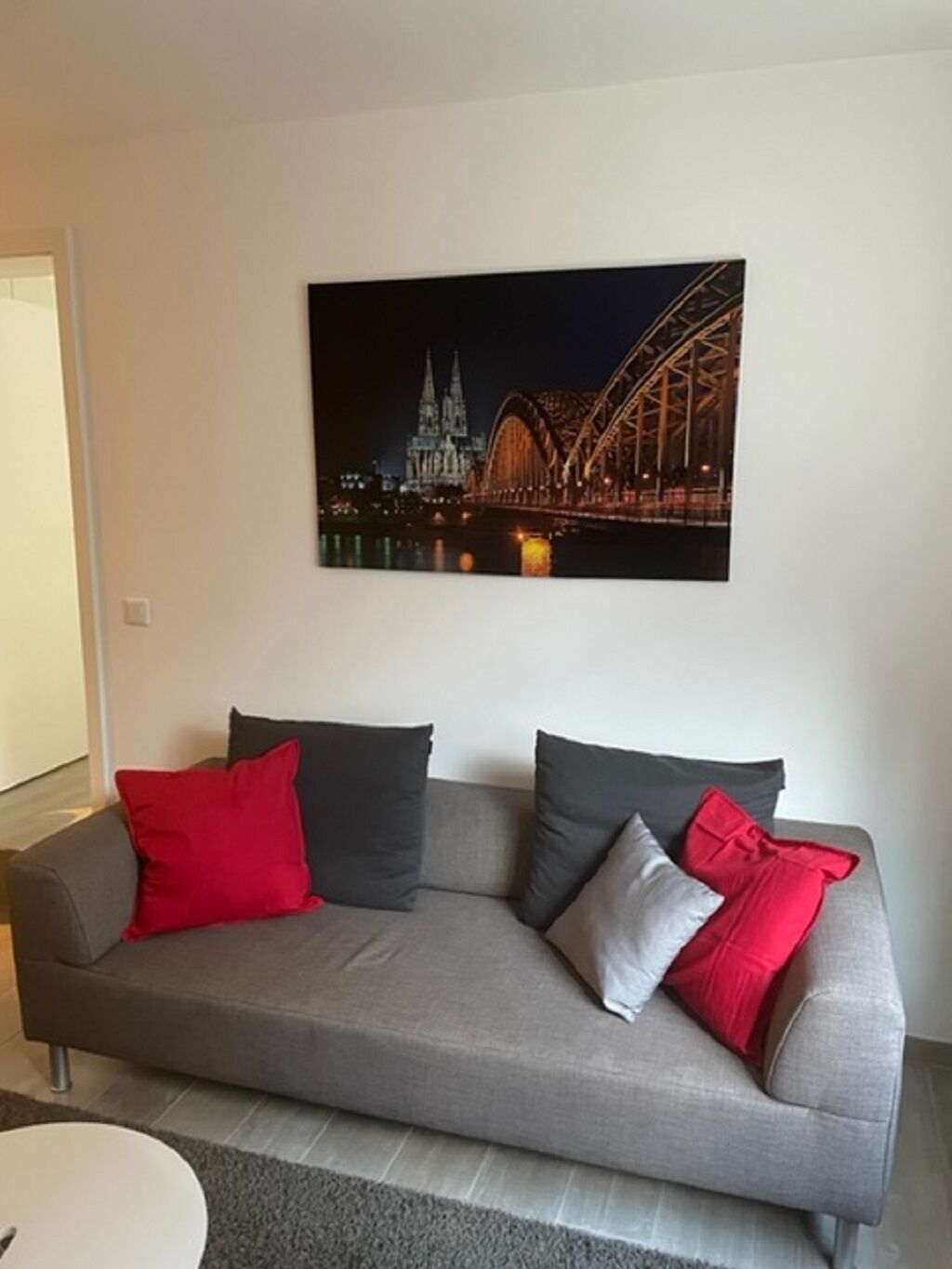 Quiet comfort apartment with balcony in the city center...
