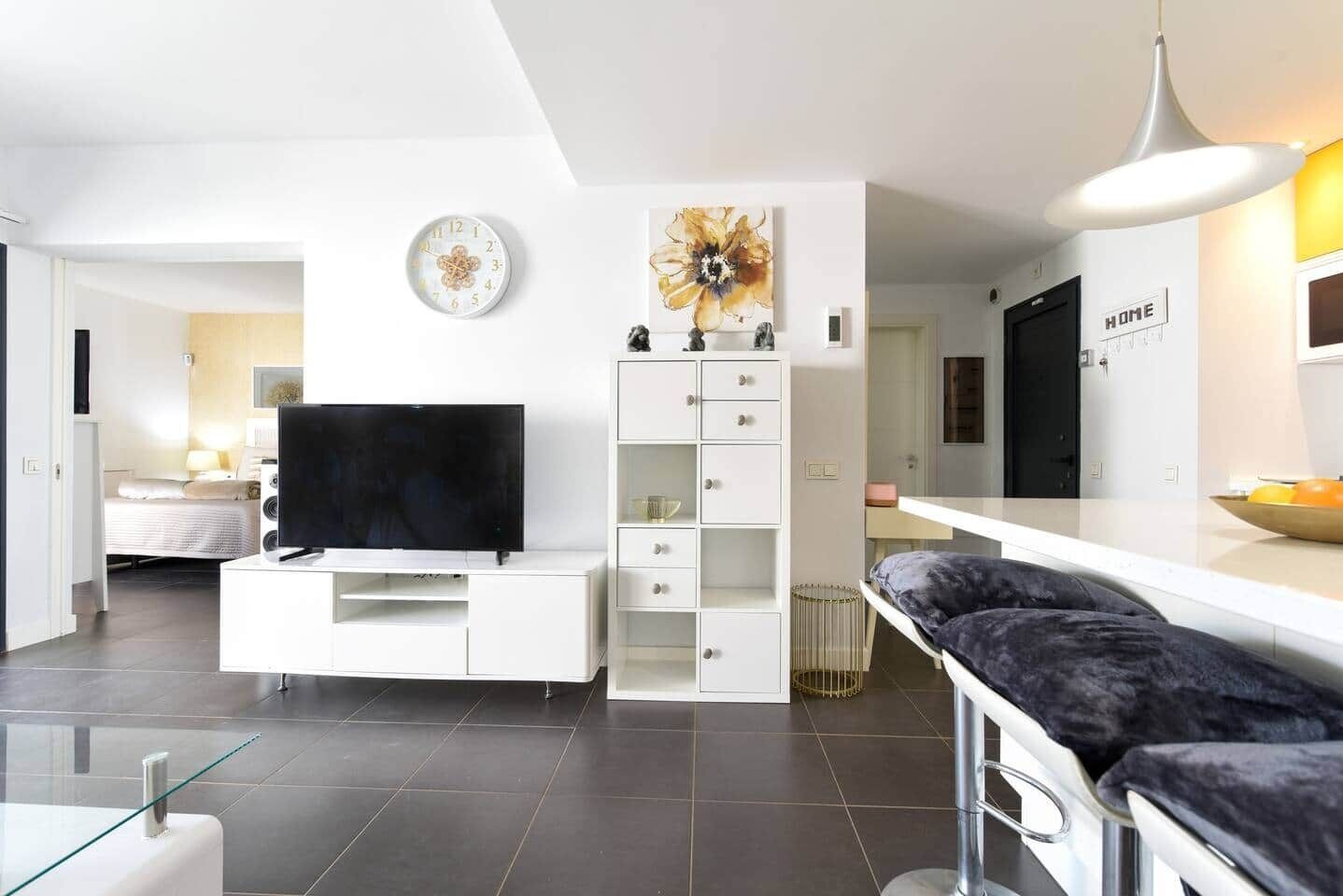1 slaapkamer, een kluis op de kamer, een bureau