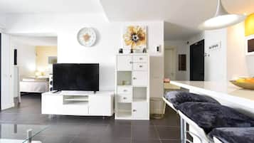 1 camera, una scrivania, ferro/asse da stiro, culla da viaggio