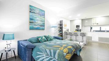 1 Schlafzimmer, Schreibtisch, Bügeleisen/Bügelbrett, Reisekinderbett