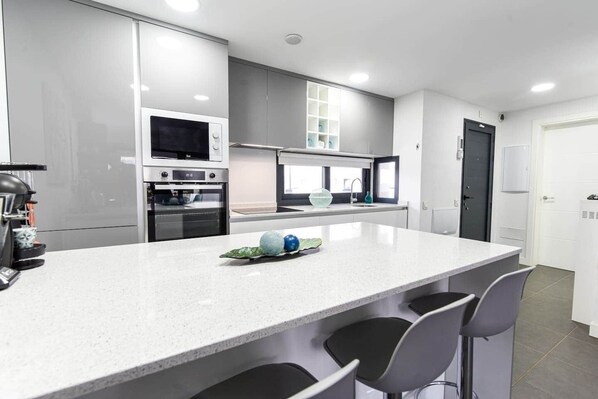 Fridge, microwave, oven, stovetop