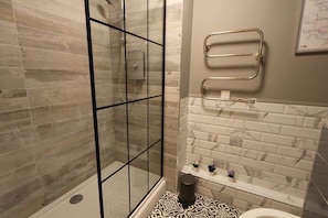 Shower, towels