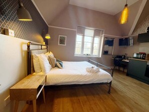 Iron/ironing board, WiFi, bed sheets