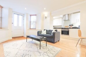 TV, offices - Modern Studio in Desirable Clifton Area (Bristol)