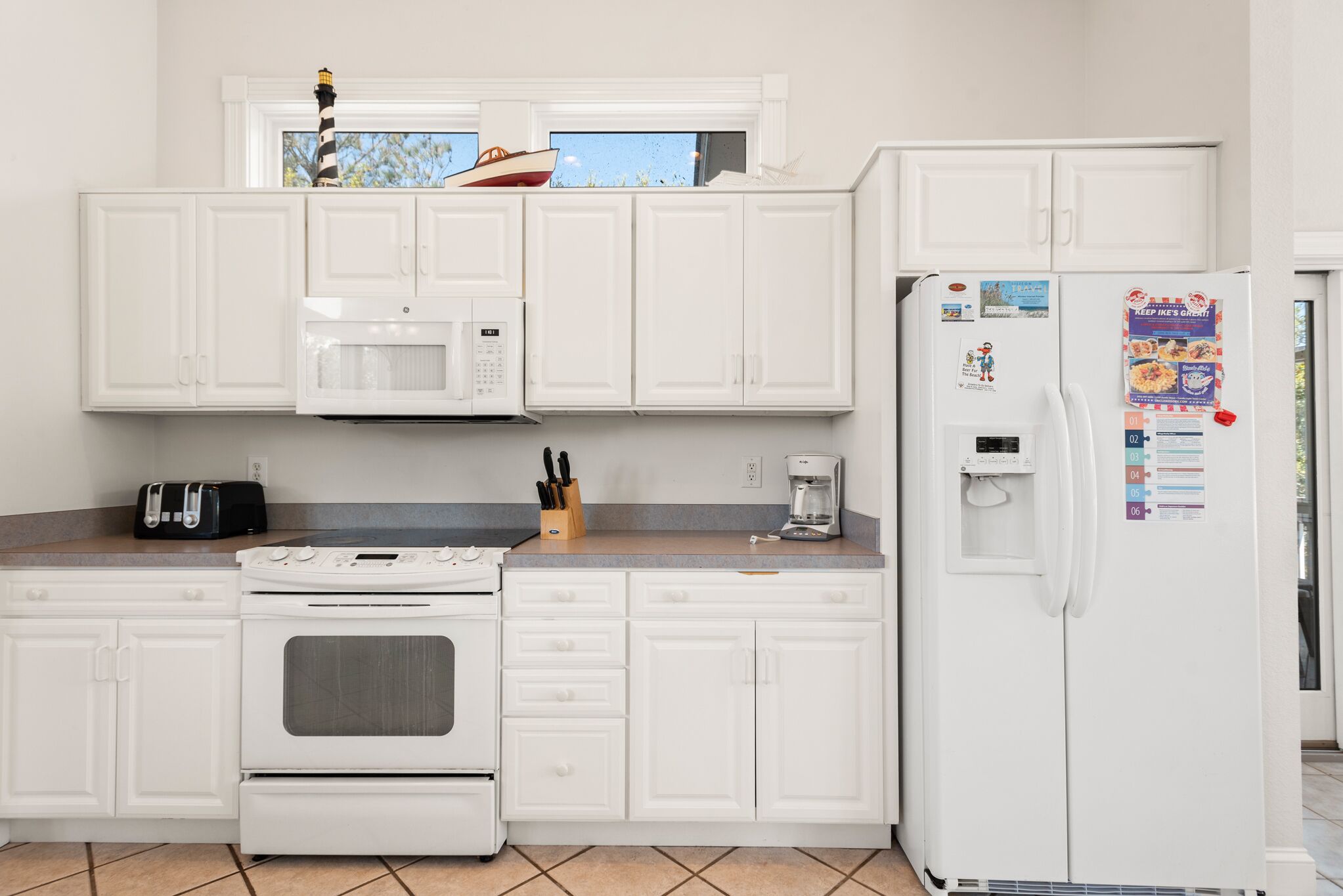 Two Easy: Keyless entry, private pool and hot tub awaits you!