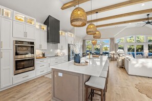 Fridge, microwave, oven, stovetop - Two Easy: Private Pool | Hot Tub (Corolla)