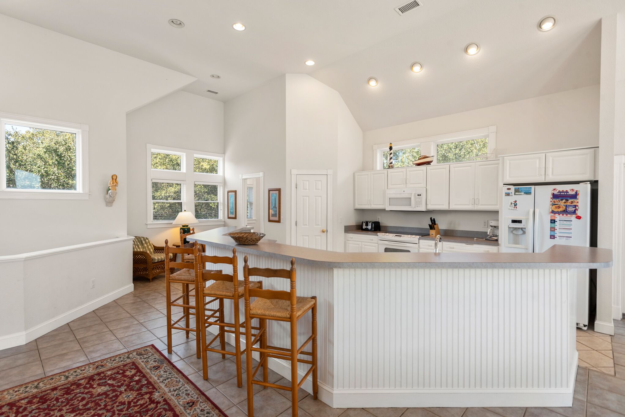 Two Easy: Keyless entry, private pool and hot tub awaits you!