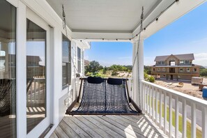 Terrace/patio - It's 5 O'clock Somewhere: Pool, Spa, Club Access (Corolla)