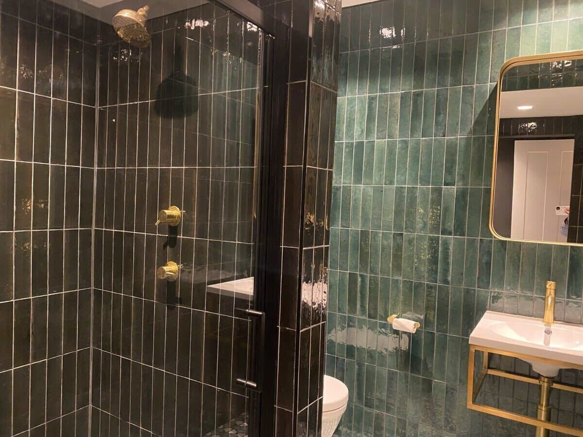 Bathtub, hair dryer, towels