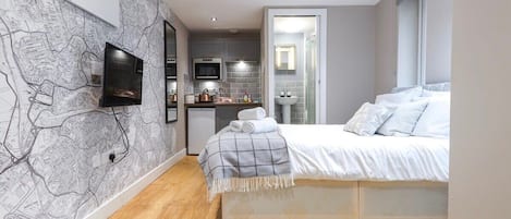 Desk, WiFi, bed sheets