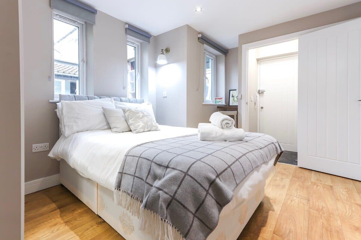 Työpöytä, Wi-Fi, vuodevaatteet