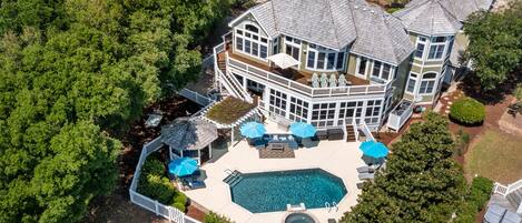 المنشأة من الخارج