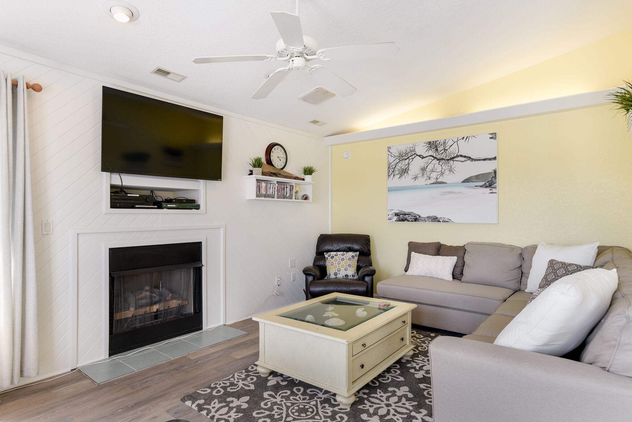 Let Me Count The Waves:  4 Bedroom Oceanside Townhome with Exclusive Corolla Lig