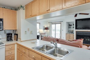 冰箱、微波炉、烤箱、炉灶