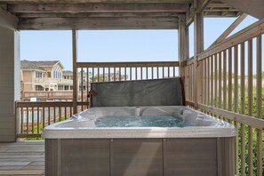 Outdoor spa tub - Dune Ridge: Oceanfront Duplex, Spa, YMCA Access (Nags Head)