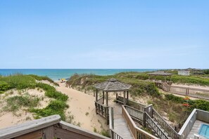 Beach - Dune Ridge: Oceanfront Duplex, Spa, YMCA Access (Nags Head)