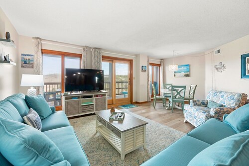 A Wave From It All: Oceanfront Condo, Shared Pool