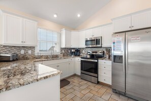 Fridge, microwave, oven, stovetop - Hilltop Haven: Amazing Views, Private Pool, Spa (Corolla)