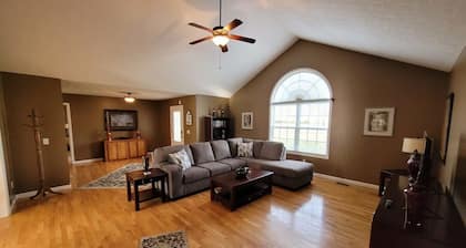 Fenced backyard! 6 miles to Cookeville Boat Dock!