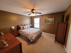 3 bedrooms, desk, iron/ironing board, WiFi