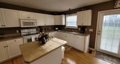 Fenced backyard! 6 miles to Cookeville Boat Dock!
