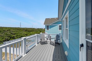 Terrace/patio - Carolinian: Semi-oceanfront, Pool, Spa, Pool Table (Nags Head)