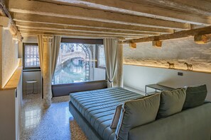 2 bedrooms, free WiFi, bed sheets - Corte Rubbi 1 A True Canal-side Experience (Venice)