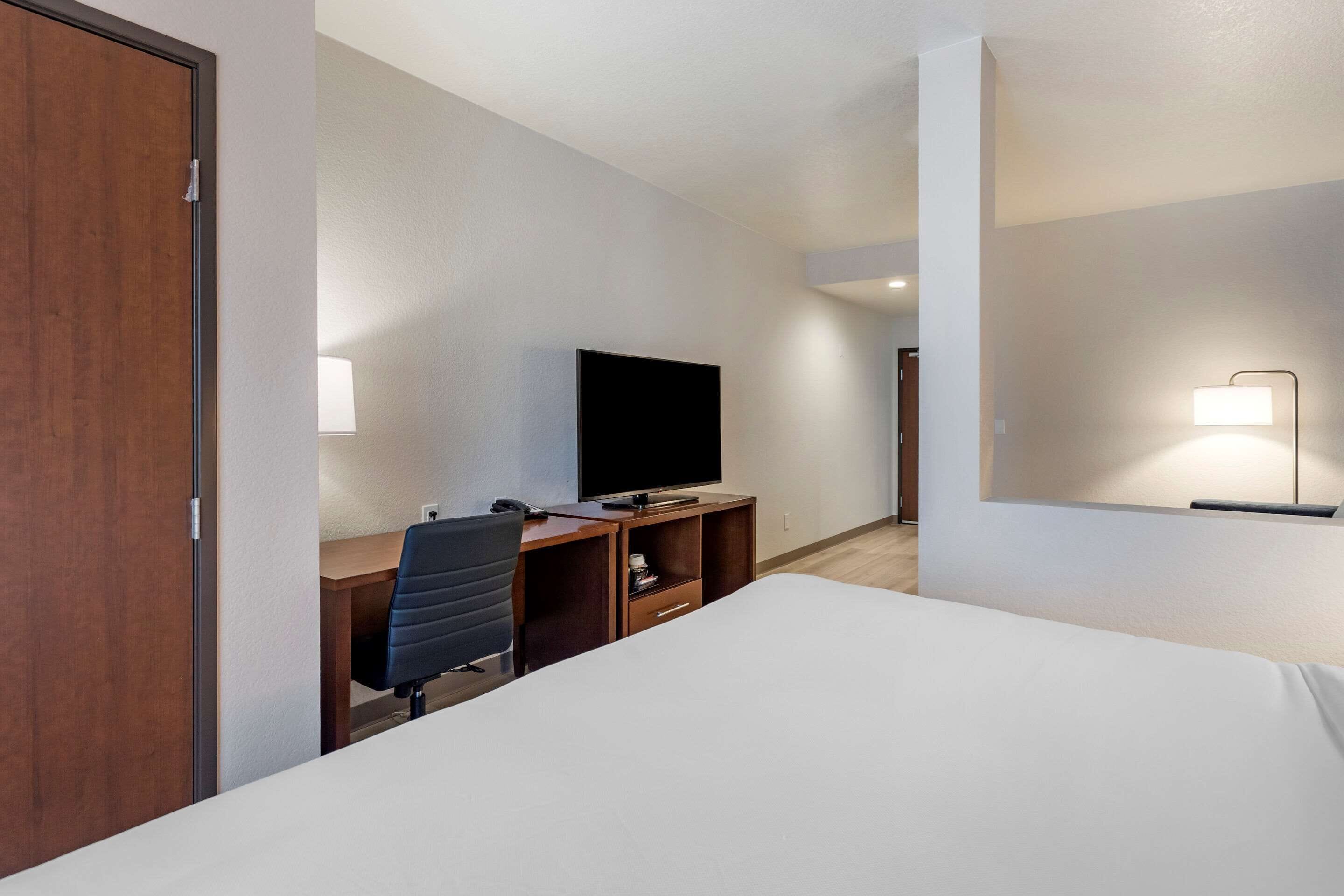 suite, 1 king bed, non smoking | desk, laptop workspace, blackout curtains, iron/ironing board