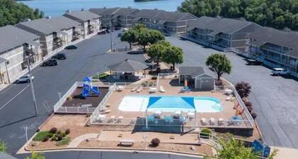 ☆WATERFRONT CONDO☆ Sleeps 5 + 2 pools + FREE 10x28 Boat Slip + Child Friendly!