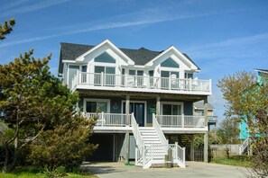 Exterior - Fish Tank: Oceanside, Private Pool, Hot Tub, close to beach & golf discounts! (Corolla)