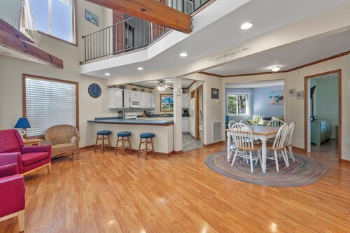 Tucked Inn: Oceanside, Private Pool, Dog-Friendly, Short Walk to Beach
