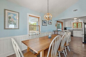 Dining - Ocean Blue: Bring your pet to this ocean-side home with Private Pool, Hot Tub (Corolla)