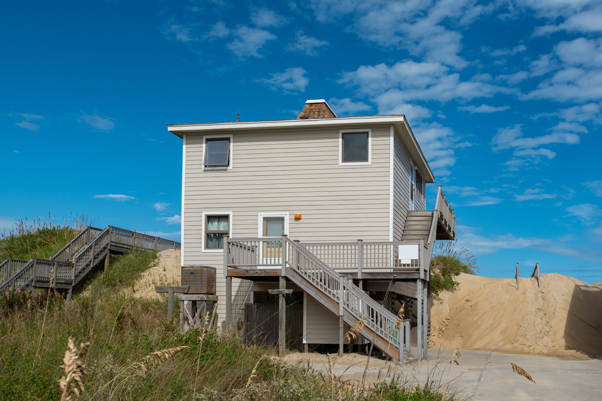 Sailor's Rest at Nags Head: Spectacular ocean views and just steps to the beauti