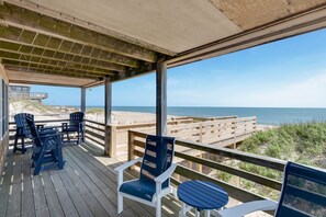 Property grounds - Moon Rider: Oceanfront, Classic Style, Great Views (Nags Head)
