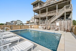 A heated pool - Salt Shaker: Semi-oceanfront, Private Pool, Spa (Nags Head)