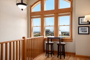 Dining - Salt Shaker: Semi-oceanfront, Private Pool, Spa (Nags Head)