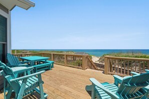 Outdoor dining - Sea-Duced: Oceanfront, Great Views, Shared Pool. (Nags Head)