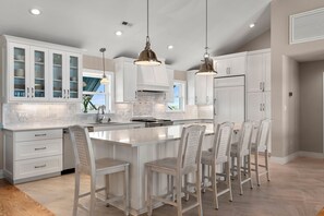 Fridge, microwave, oven, stovetop - Stairway To Heaven: Oceanfront, Game Room, Spa (Nags Head)