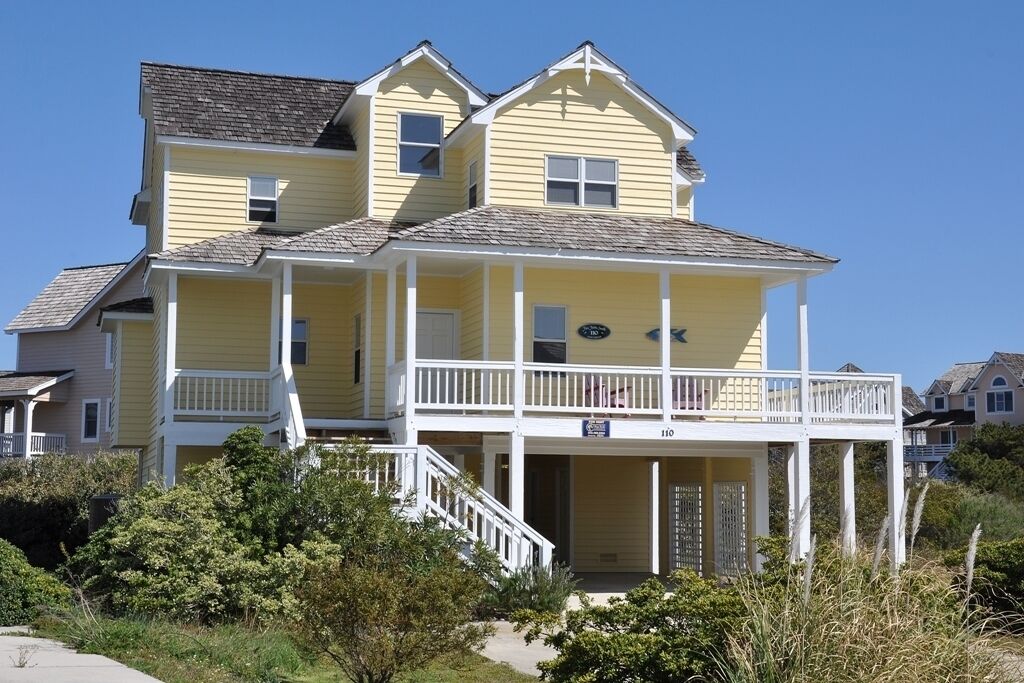 Five Forks South: Semi-oceanfront, community pool, views of the ocean.