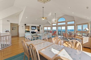 Dining - Peer Paradise: Oceanfront, Private Pool & Hot Tub (Nags Head)